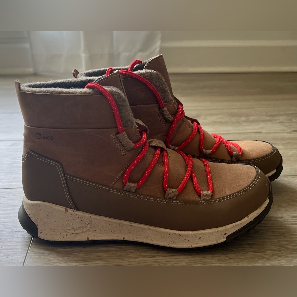 Chaco Borealis Waterproof Hiking  Boots size 7 excellent condition